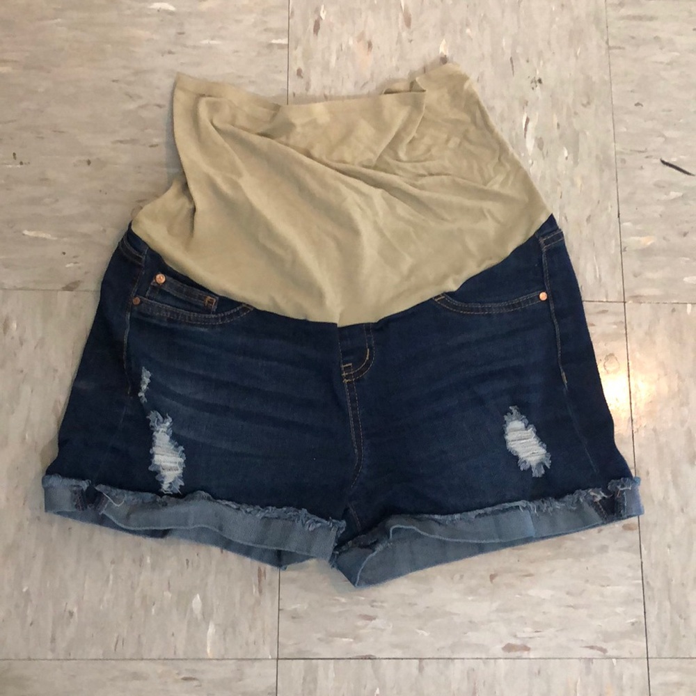 🛍2 for 20🛍 maternity shorts!